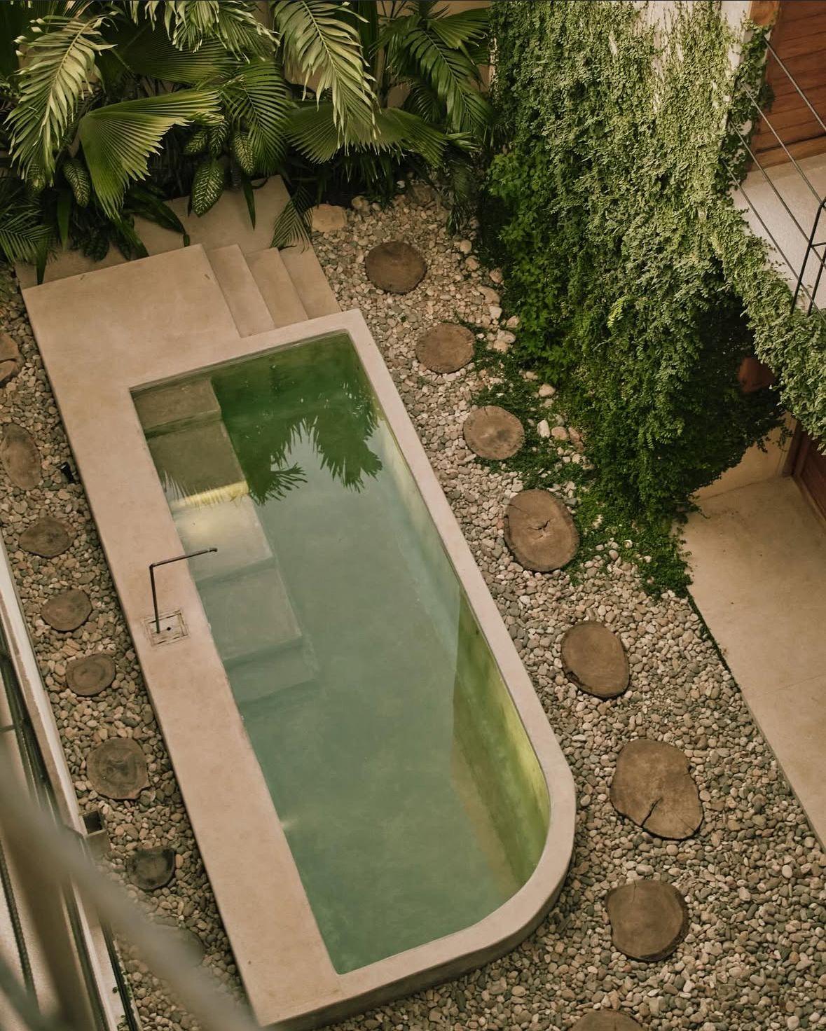 Luxury outdoor pool and entertaining area built by Sawdust Building, Gold Coast